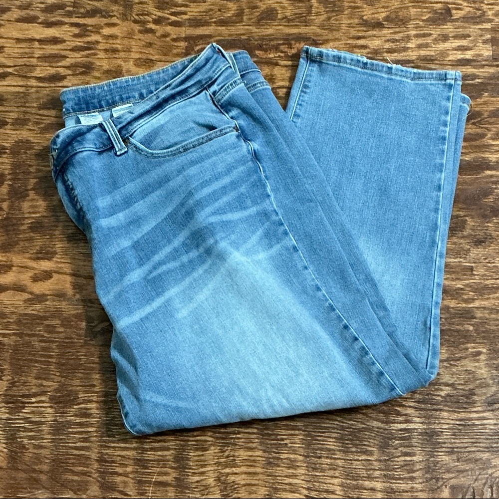 Time and Tru Women's Light Blue Straight Leg Jeans